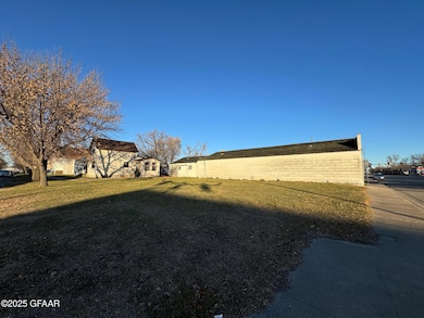 104 Mountain St W, Cavalier, ND 58220 - photo 5