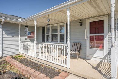1006 Carnation Dr, Wapakoneta, OH 45895 - photo 4