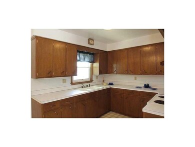 Kitchen. Huge u-shaped kitchen with lots of counte