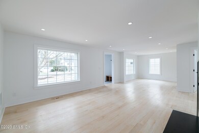 27 Summit - Living room