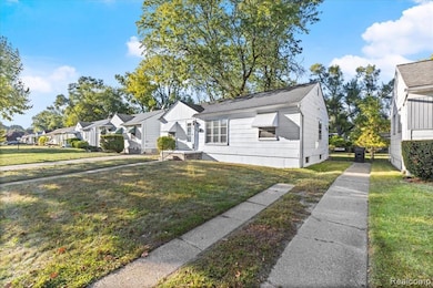 Bungalow-style house featuring a front yard and a residential view