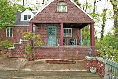 25 Front Exterior 2