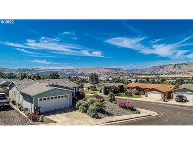 1701 Golden Way, the Dalles, OR 97058 - photo 2