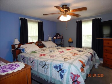 205 E Emily St, Freeburg, IL 62243 - photo 4