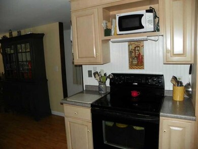 Kitchen. Electric stove