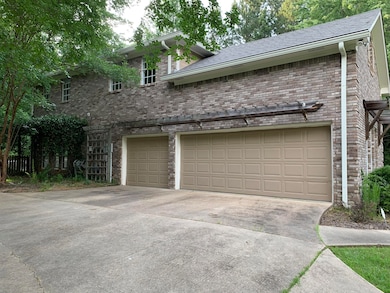 422 Dickerson Ln, Columbus, MS 39705 - photo 3