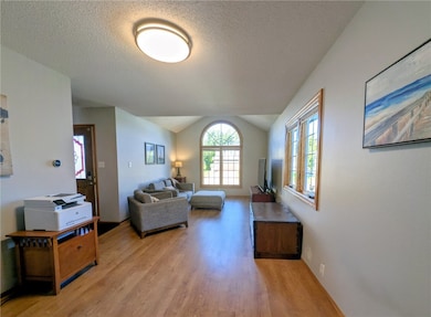 1215 Prairieview Dr NE, Cedar Rapids, IA 52402 - photo 2