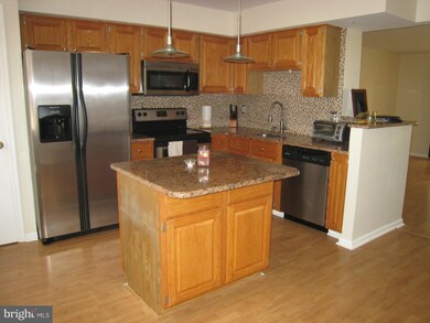 6556 Skylemar Trail, Centreville, VA 20121 - photo 5