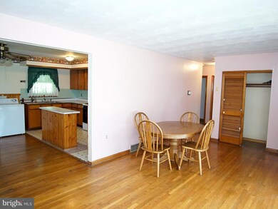 11 Kenneth St, Harpers Ferry, WV 25425 - photo 3