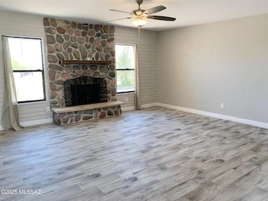 Living room w/ fireplace