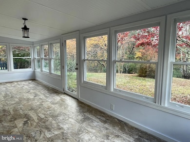 240 Whorton Hollow Rd, Castleton, VA 22716 - photo 5