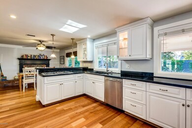 Eat-in Kitchen