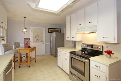 421 Beverly Dr, Statesville, NC 28625 - photo 4