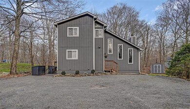 3BD/2BTH 1240sf Remodeled Contemporary on 0.53 tre