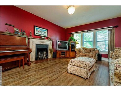 422 E Locust St, Rogers, AR 72756 - photo 3