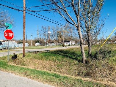 8032 Dyer St, Houston, TX 77088 - photo 3