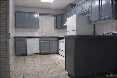 2201 Kimberly Ln unit A, Edinburg, TX 78541 - photo 4