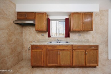 13099 Bowdoin Dr, Horizon City, TX 79928 - photo 5