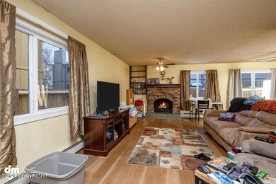 05-Living Room 20210213-DW-5255-Edit-Edi