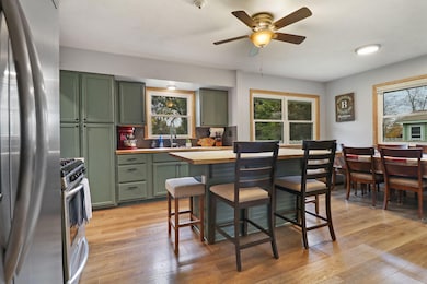 401 Roberts Dr, Mukwonago, WI 53149 - photo 3