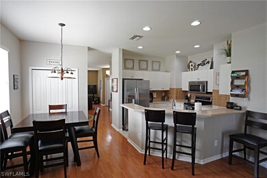 Kitchen & Eat-In Area