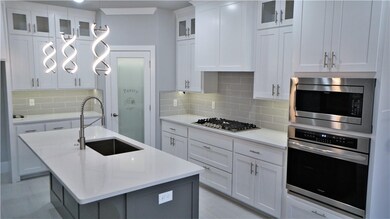 Beautiful kitchen with massive storage & huge pant