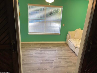 En suite perfect for reading, relaxing, zoom mtgs