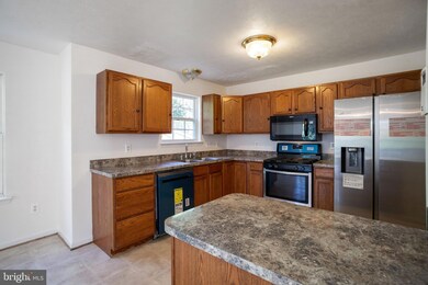 7029 Heather Dr, Bryans Road, MD 20616 - photo 4