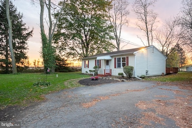 13 Railroad Ave, Columbus, NJ 08022 - photo 2