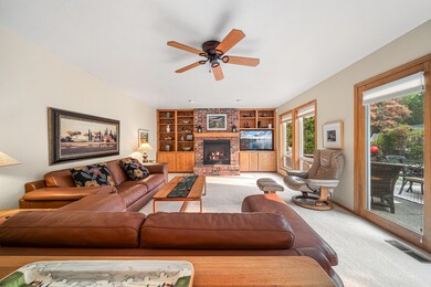 1084 Castlewood Dr, Medford, OR 97504 - photo 6