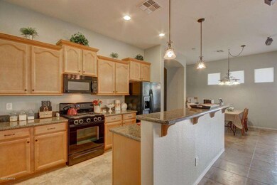 Upgraded Staggerd Cabinets w/Granite