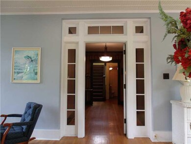 Entry/Foyer.