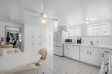 572 N Calle Marcus, Palm Springs, CA 92262 - photo 3