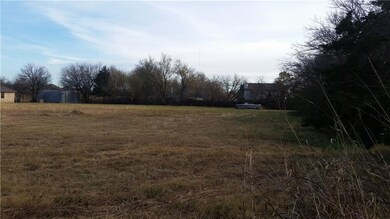 1236 NE 27th St, Moore, OK 73160 - photo 3