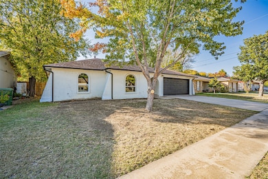 6901 Bennington Dr, Watauga, TX 76148 - photo 2