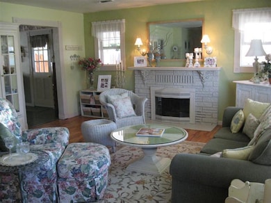 578 N 6th St, Central Point, OR 97502 - photo 7