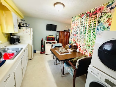 Kitchen with stacked washer and dryer, light count