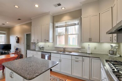 Fantastic Kitchen w/Silestone, 5 Burner Gas GE Mon
