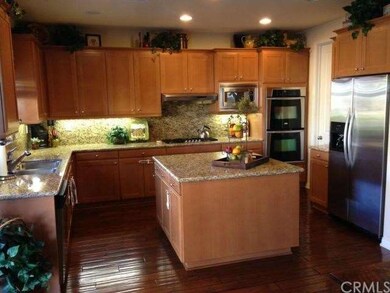Immaculate Large KITCHEN.  Walk-in PANTRY between 
