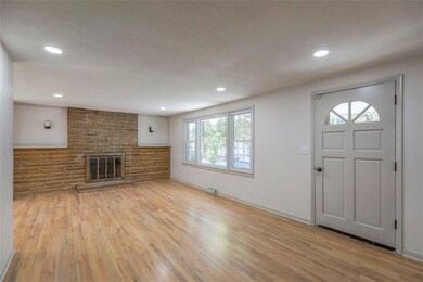 909 S Appleton Ave, Independence, MO 64054 - photo 5