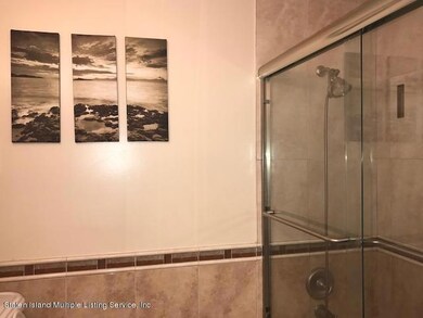 12 Hemlock Ct unit 134, Staten Island, NY 10309 - photo 5