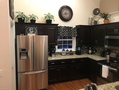 392 Shingle Gap Rd, Purlear, NC 28665 - photo 3