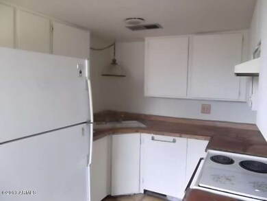 EAT-IN KITCHEN