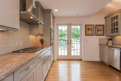 012-Kitchen-1018668-mls