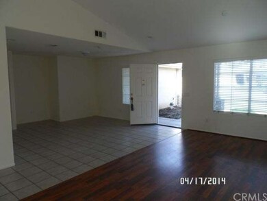 LIVING ROOM / BONUS ROOM