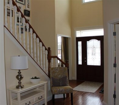 2 Story Entry w Open Staircase