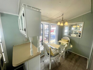40 E Dining 2