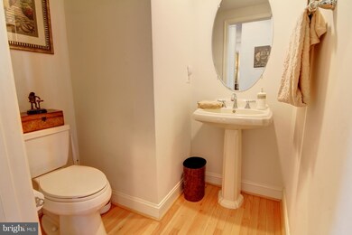 25806 Commons Square, Chantilly, VA 20152 - photo 5