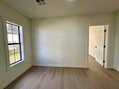 118 W Cedar Ave, Pond Creek, OK 73766 - photo 3