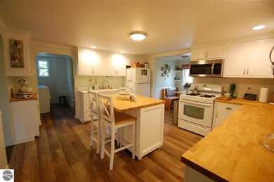 443 N Fairview St, West Branch, MI 48661 - photo 5